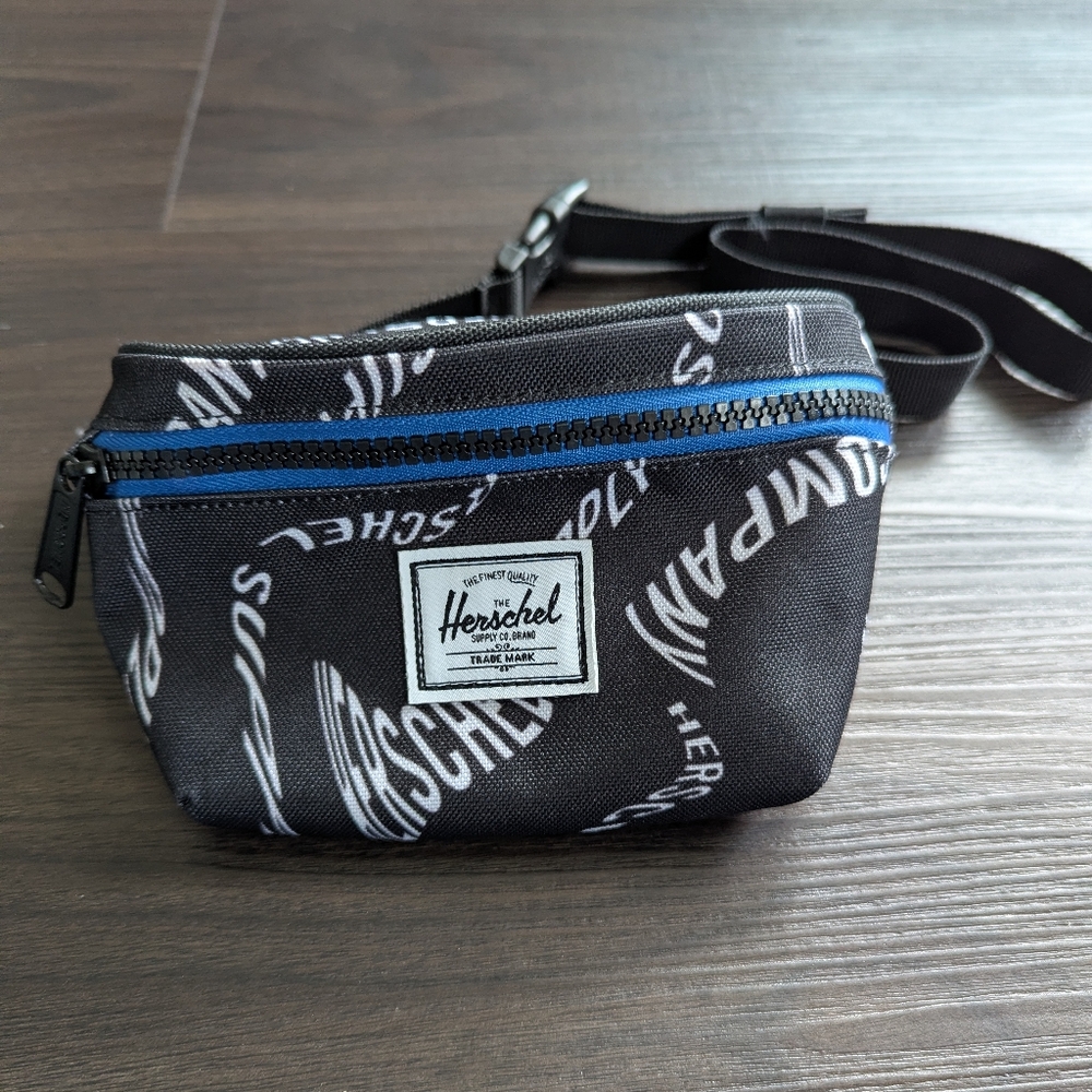 Herschel Black & Blue Small Belt Bag Crossbody Hip Pack Gorpcore Travel
